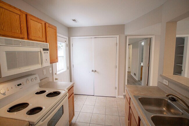 Building Photo - 1413 Greensboro Dr