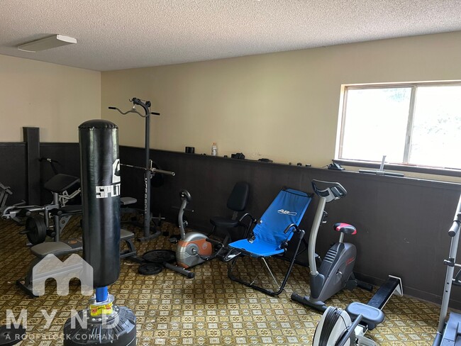 Building Photo - 200 SW Florence Ave