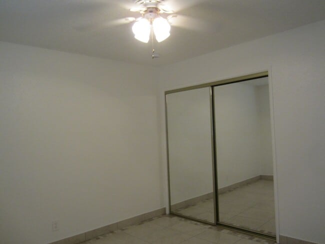 Building Photo - Immaculate 2 Bedroom Loma Linda Duplex