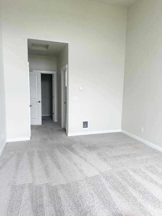 Building Photo - Modern 2-bed, 2-bath Townhome in Shoreline.