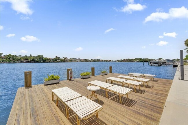 Building Photo - 425 Bayshore Dr