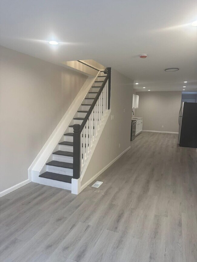 Building Photo - "Charming 4-Bedroom Townhouse in Trenton – Ideal Urban Living on MLK Jr. Blvd!"