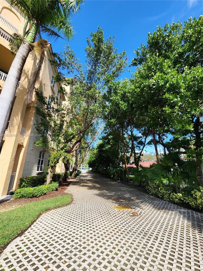 Building Photo - 3001 NE 185th St