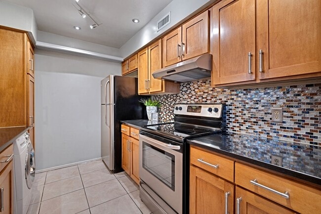 Building Photo - 10536 Stone Canyon Rd