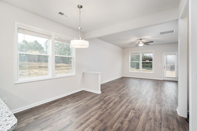 Building Photo - PET FRIENDLY - ENCLOSED FENCE In beautiful Graniteville!  Free Rent promo with qualified lease!!