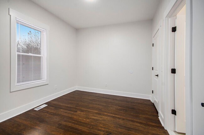 Building Photo - Lower Unit - Newly Constructed - 2 bed/2 b...