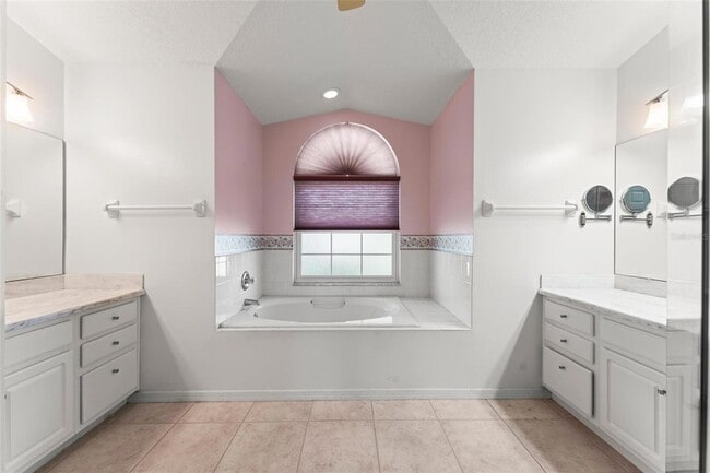 Building Photo - 25316 Crestwater Dr