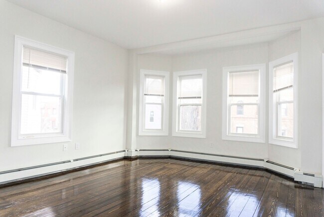 Building Photo - 3151 Washington St