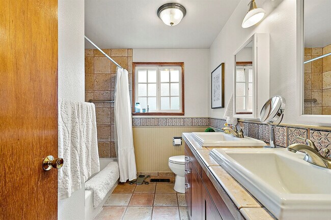 Building Photo - 5717 N 18th St