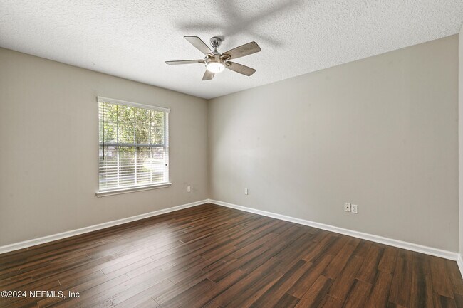 Building Photo - 1892 Vista Lakes Dr