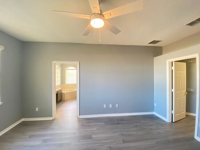 Building Photo - 13431 Meadow Bay Loop