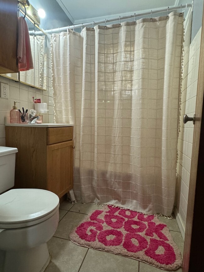 Bathroom - 924 E 5th St