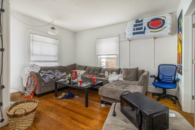 Building Photo - 927 S Division St