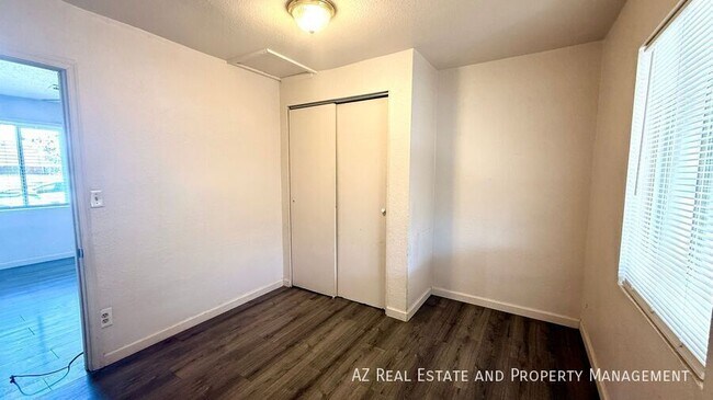 Building Photo - 5547 W Gardenia Ave