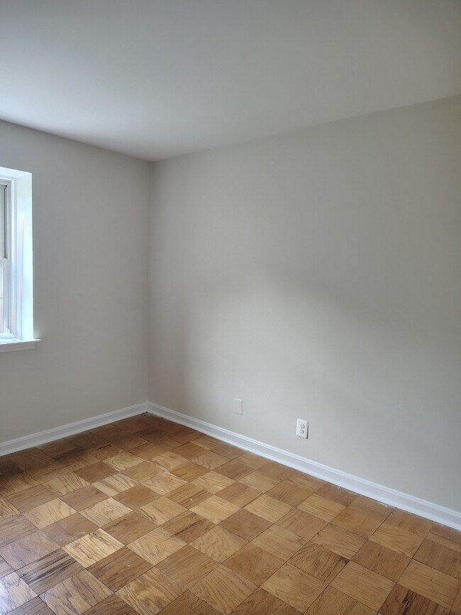 Building Photo - ?? Your Dream Home Awaits! Spacious 4-Bedroom Home