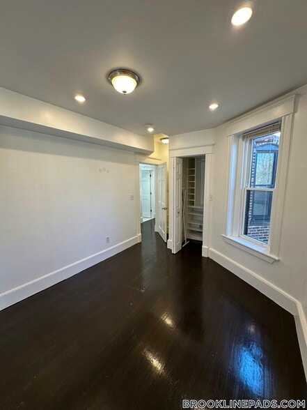 Building Photo - 40 Cameron St