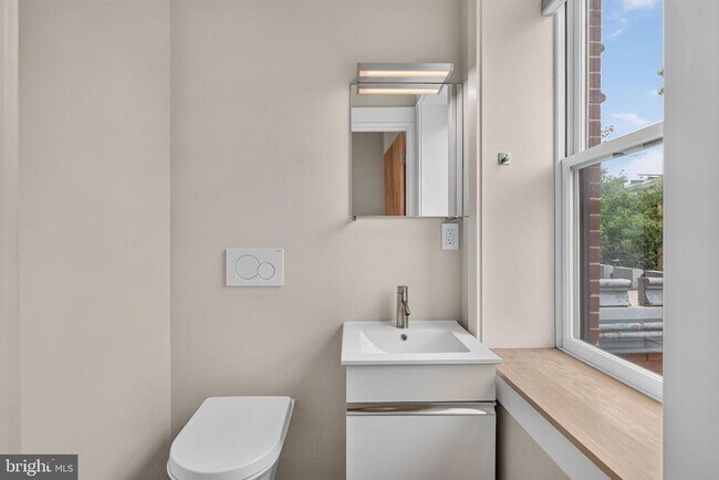 Building Photo - 1620 15th St NW