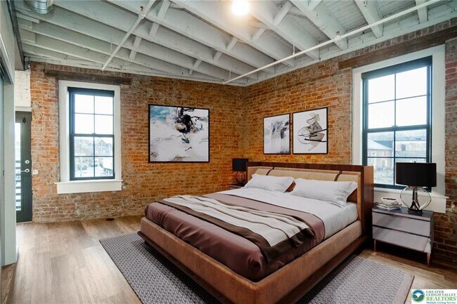 Building Photo - 107 Hamilton St