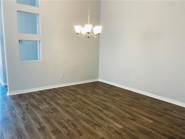 Building Photo - 1009 Sundrops St