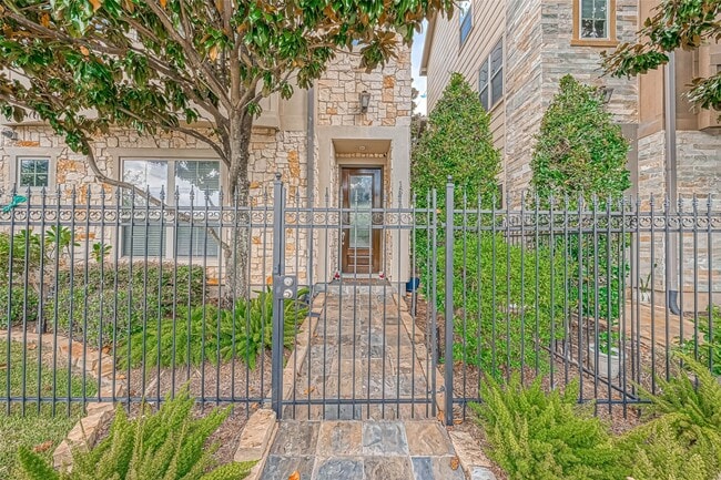 Building Photo - 1610 Ennis St