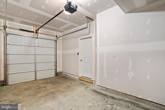 Building Photo - 241 Clifton Mnr