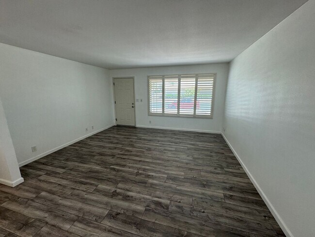 Building Photo - Beautifully Updated  2 Bed - 2 Bath Home in 55 Plus Community in Sunland Village - Mesa, AZ