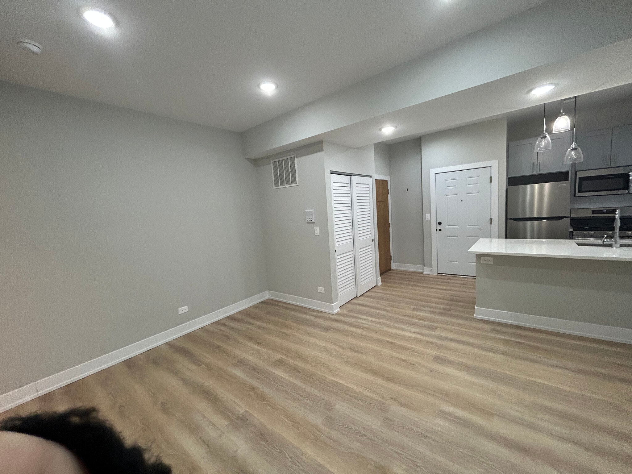 Building Photo - 423 W Belden Ave