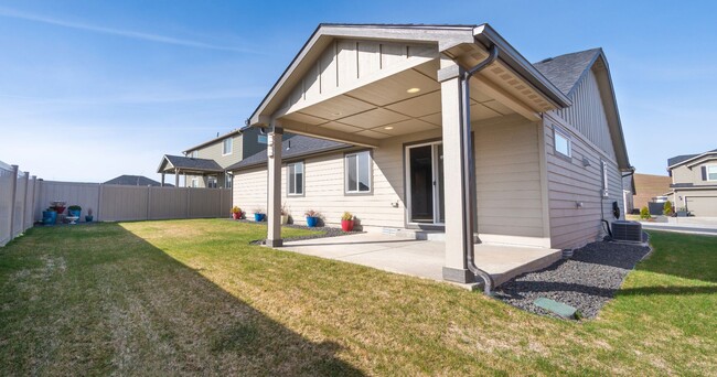 Building Photo - 3 Bedroom, 2 bathroom home on Sunnyside Hill!