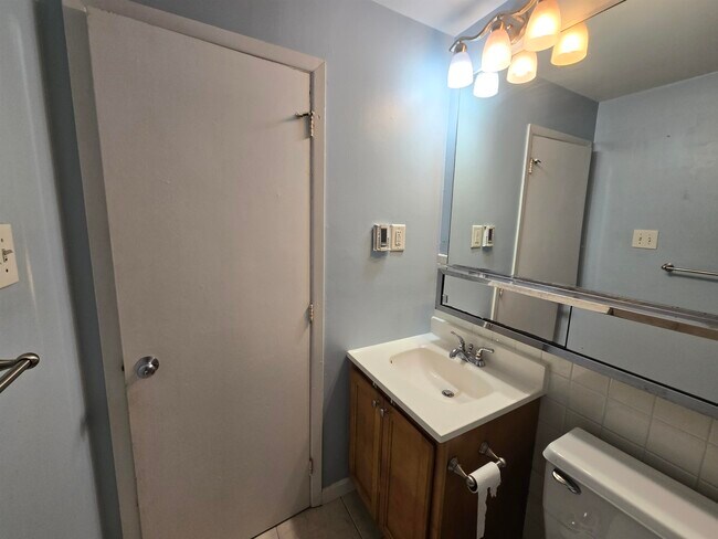 Building Photo - 616 Portland St