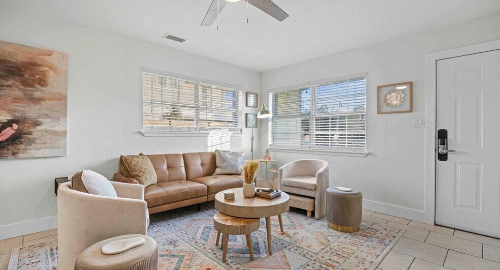 Building Photo - 209 Angelfish Ave.
