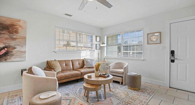 Building Photo - 209 Angelfish Ave.