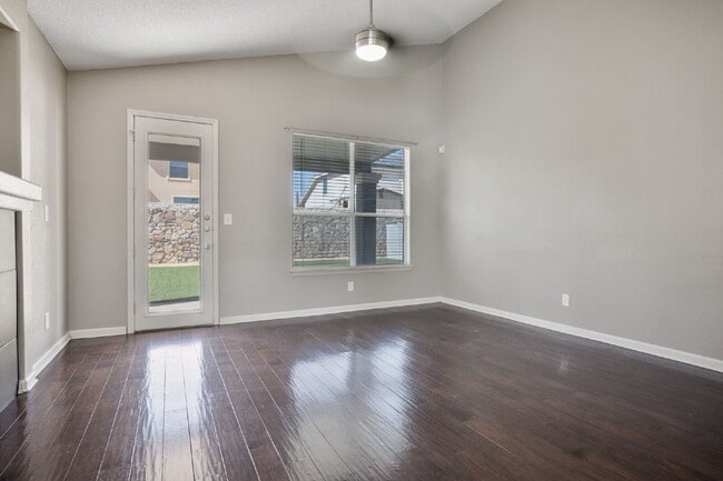 Building Photo - "Charming 4-Bed Oasis with 3 Full Baths on Twin Leaf Drive in El Paso, TX!"