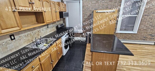 Building Photo - 4110 Park Ave