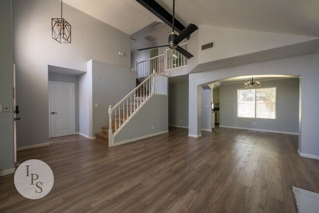 Building Photo - Northwest Fresno Home, CUSD - 4BR/2.5BA, Gated Community - Lots of Amenities