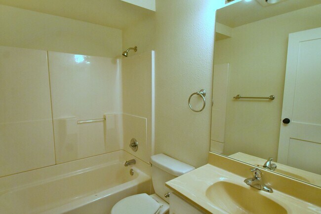 Building Photo - 4bd/3ba Mukileto House