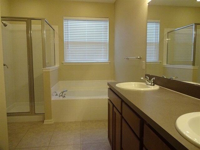 Building Photo - 500 Glendale Ln