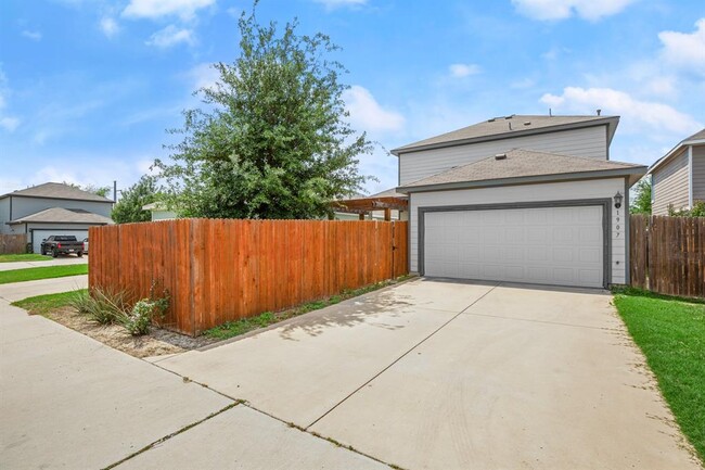Building Photo - 1907 Rinker Ranch Dr