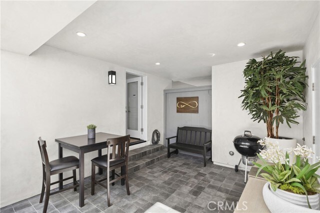 Building Photo - 712 Marguerite Ave