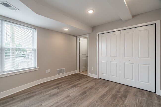 Building Photo - 421 N 39th St