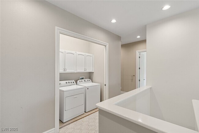 Building Photo - 2272 Coral Ridge Ave
