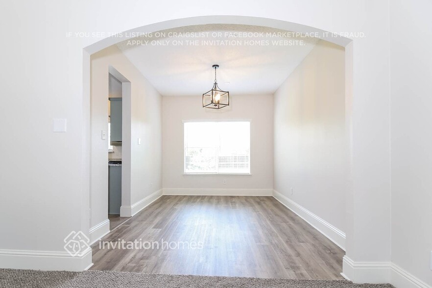 Building Photo - 3933 Pinetree Dr