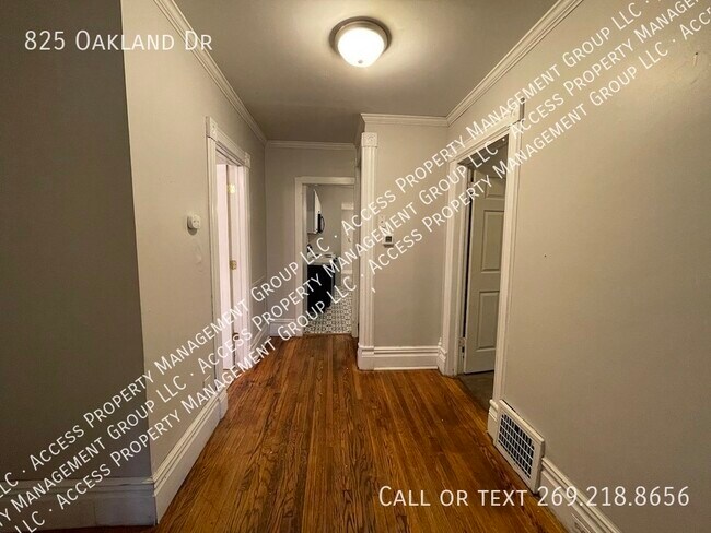 Building Photo - 3 bed home for rent Oakland Drive, Kalamazoo!