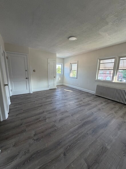 Building Photo - 2910 Clearview Ave