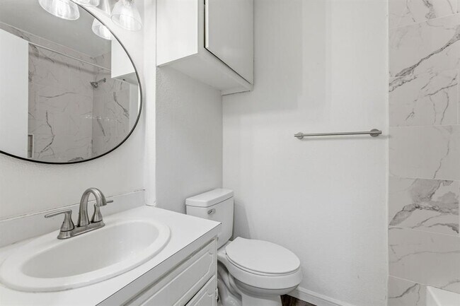Building Photo - 6601 Stonleigh Pl