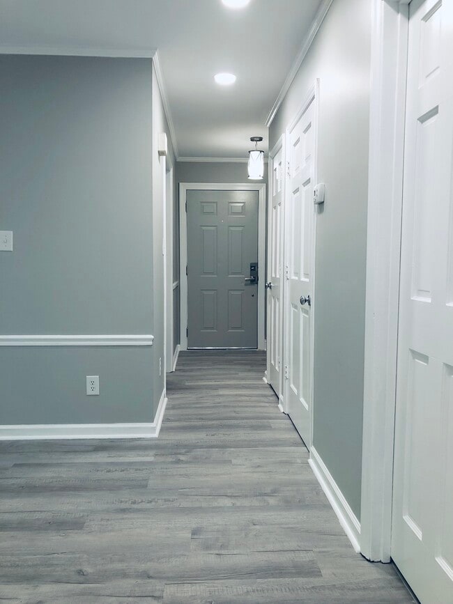 Building Photo - 516 Brent Rd