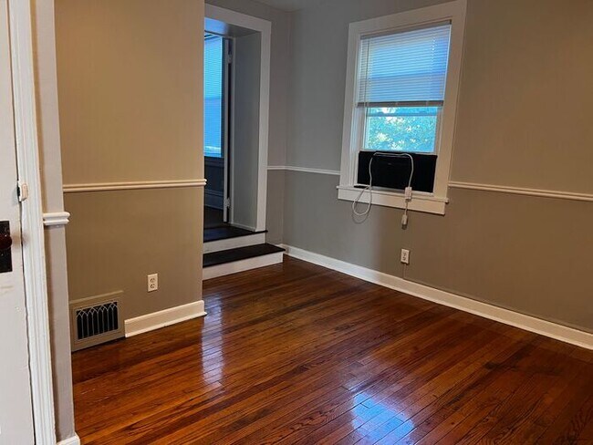 Building Photo - 2 Bedroom with All Utilities included Clos...