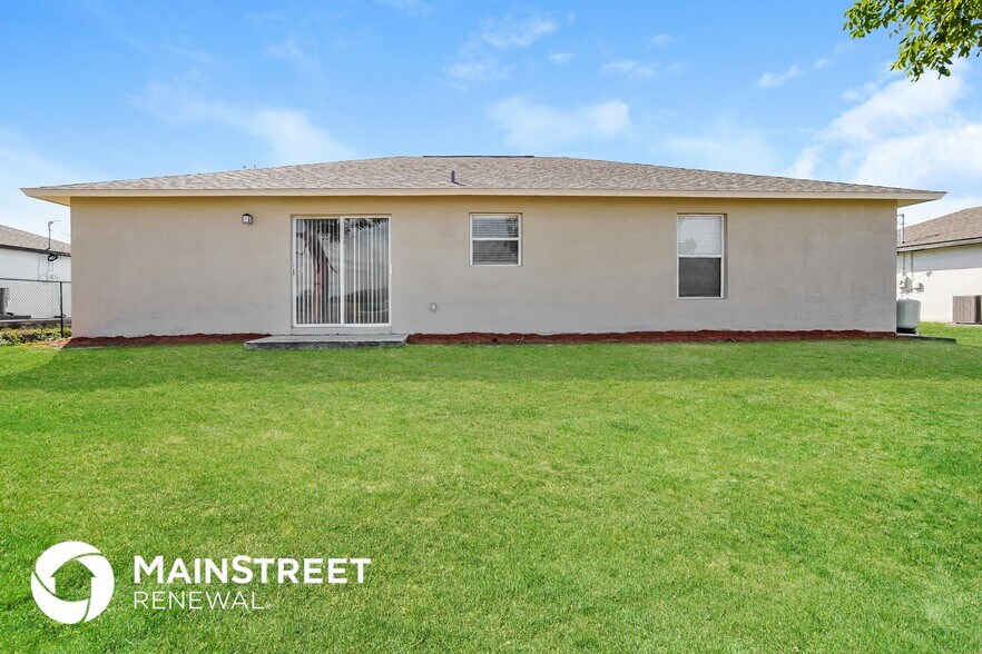 Building Photo - 221 NW 25th St