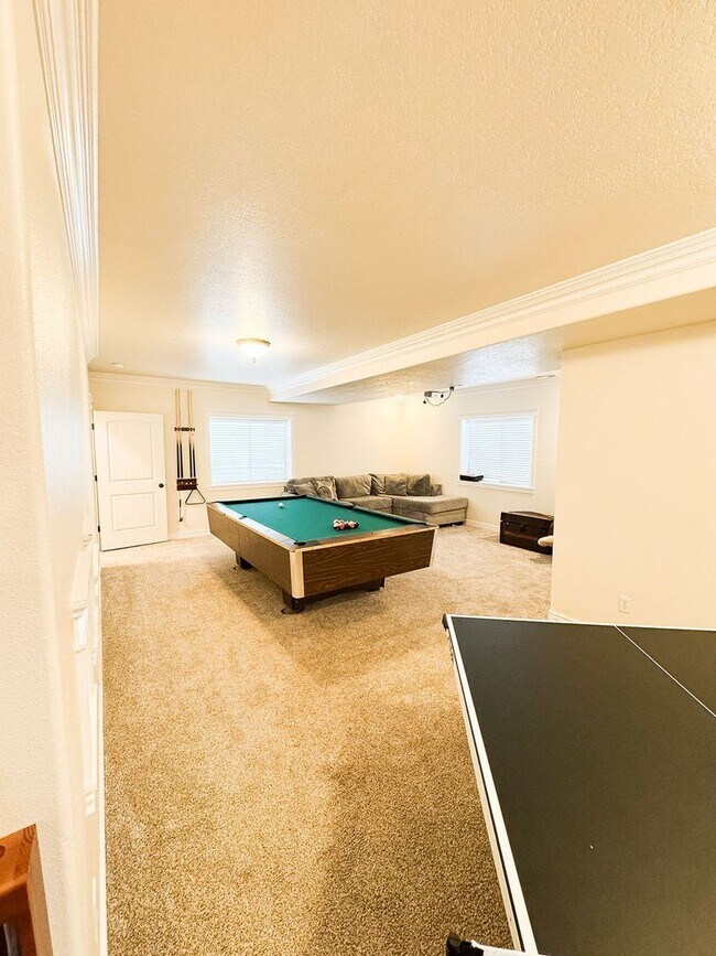 Building Photo - Beautiful Custom Home For Rent In Rexburg!