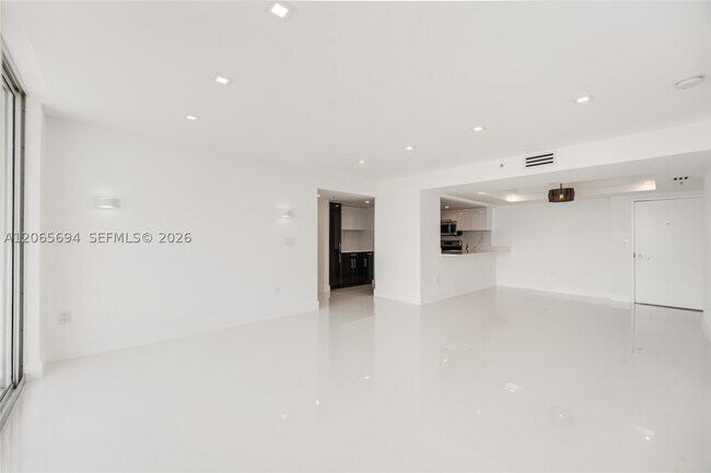 Building Photo - 650 West Dr