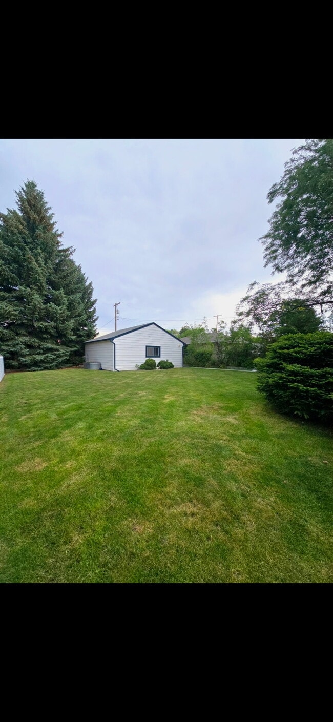 Building Photo - 2719 6th Ave N